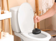 Bồn cầu bốc mùi hôi mỗi lần xả nước thì phải làm sao?