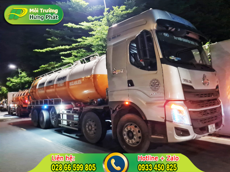 R&uacute;t hầm cầu quận Ph&uacute; Nhuận cho biết nguy&ecirc;n nh&acirc;n g&acirc;y nghẹt, tr&agrave;n hầm cầu