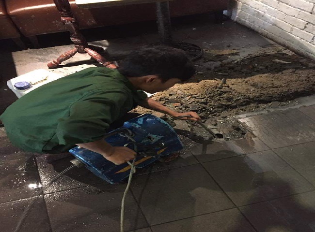 C&aacute;ch khử m&ugrave;i thuốc l&aacute; trong ph&ograve;ng m&aacute;y lạnh bằng b&atilde; c&agrave; ph&ecirc;