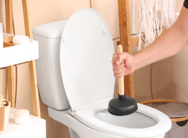 Th&ocirc;ng bồn cầu nghẹt qu&acirc;n 12 gi&aacute; rẻ